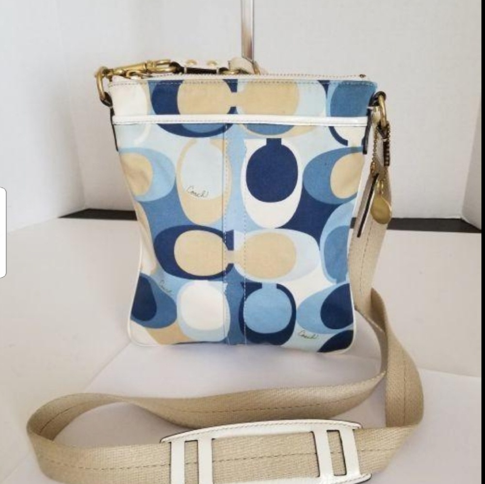 Coach Logo purse